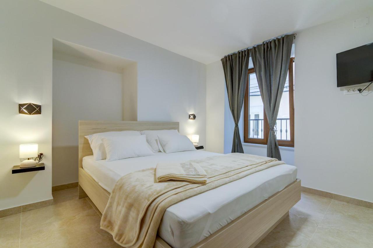 Rote Zora Apartment เซนญ์ ภายนอก รูปภาพ