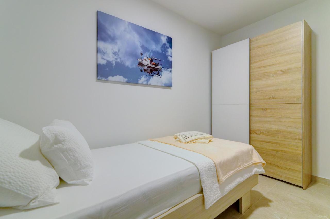 Rote Zora Apartment เซนญ์ ภายนอก รูปภาพ