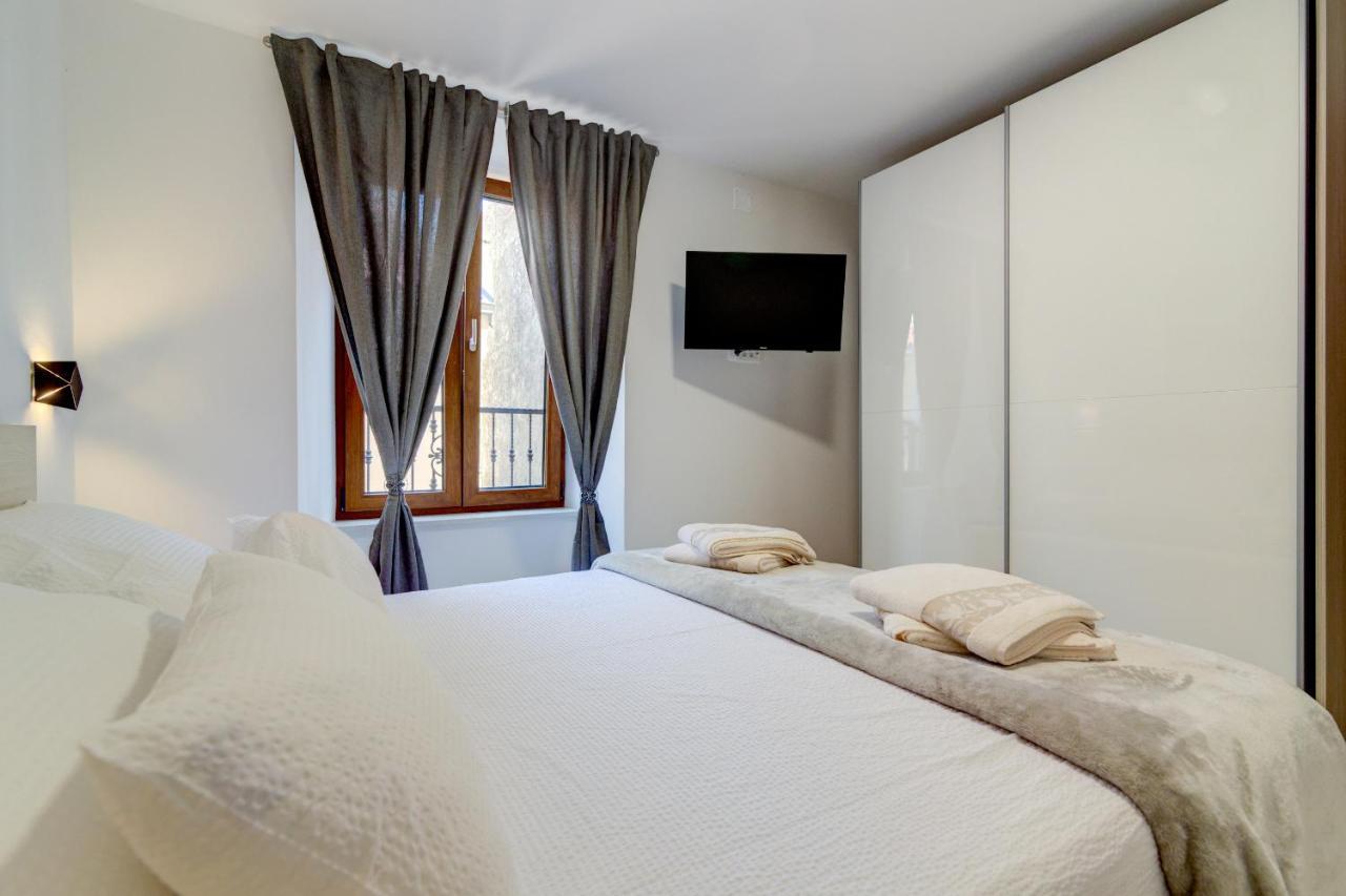 Rote Zora Apartment เซนญ์ ภายนอก รูปภาพ