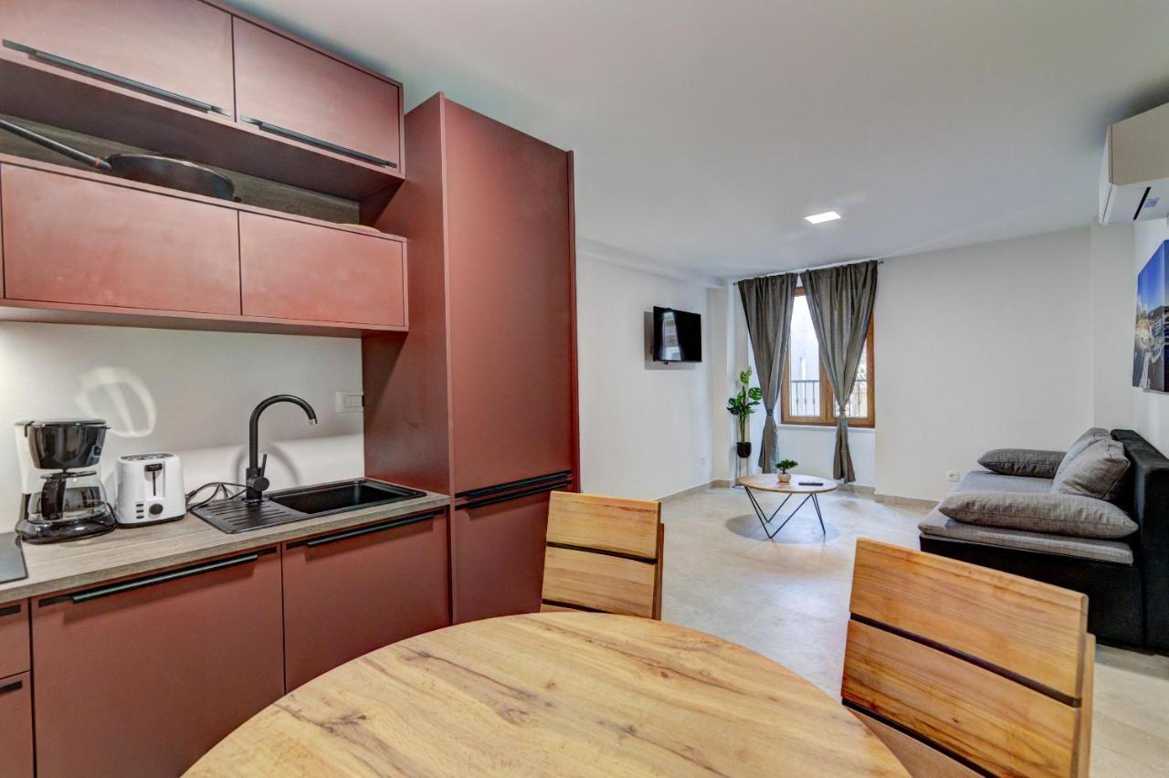 Rote Zora Apartment เซนญ์ ภายนอก รูปภาพ