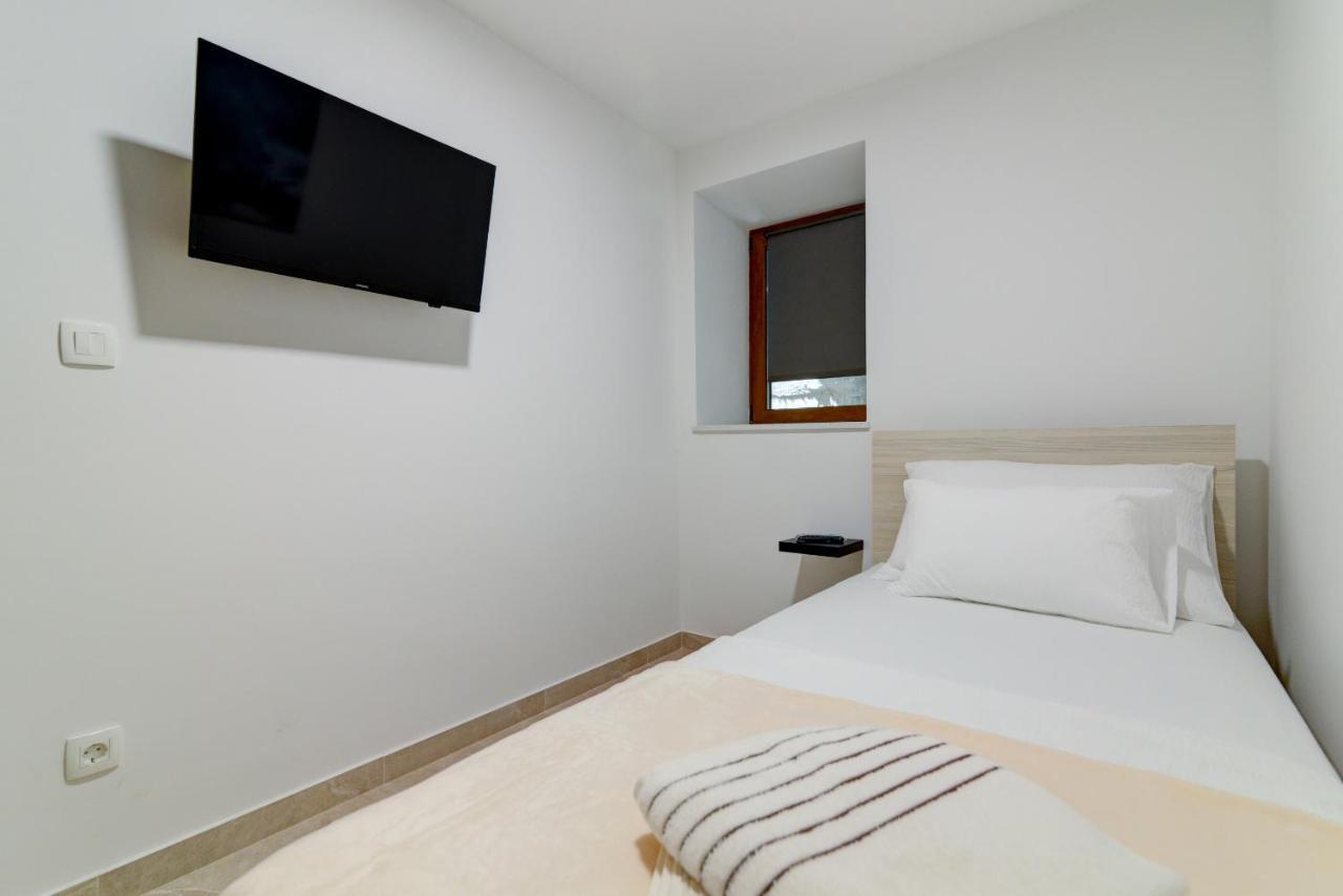 Rote Zora Apartment เซนญ์ ภายนอก รูปภาพ